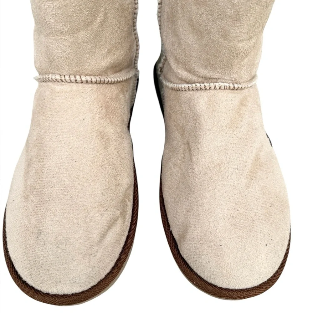 The Animal Rescue Site warm cozy light brown Paw Print women’s boots size 9